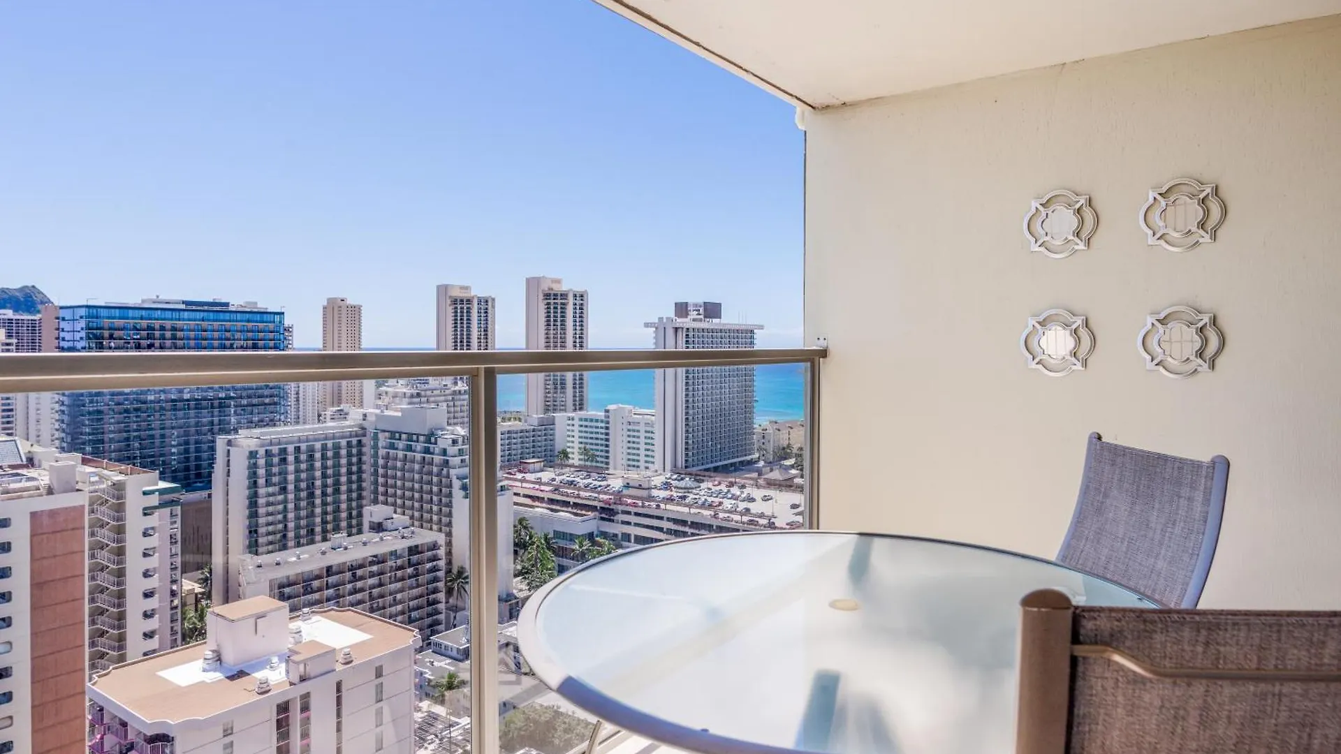 Island Colony Suites Honolulu Apartment